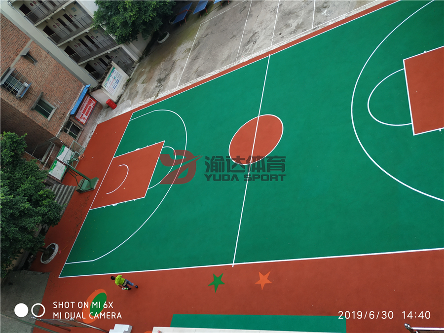 小學籃球場